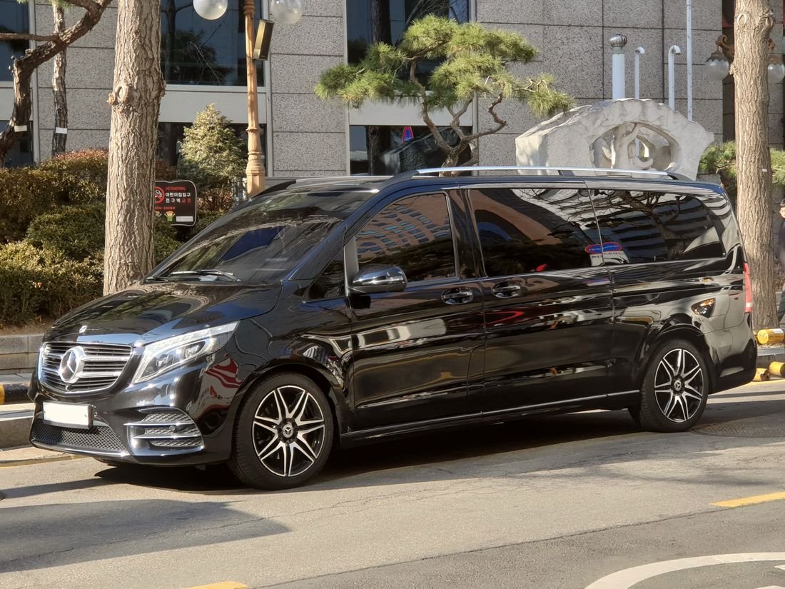 Mercedes-Benz V-Class van